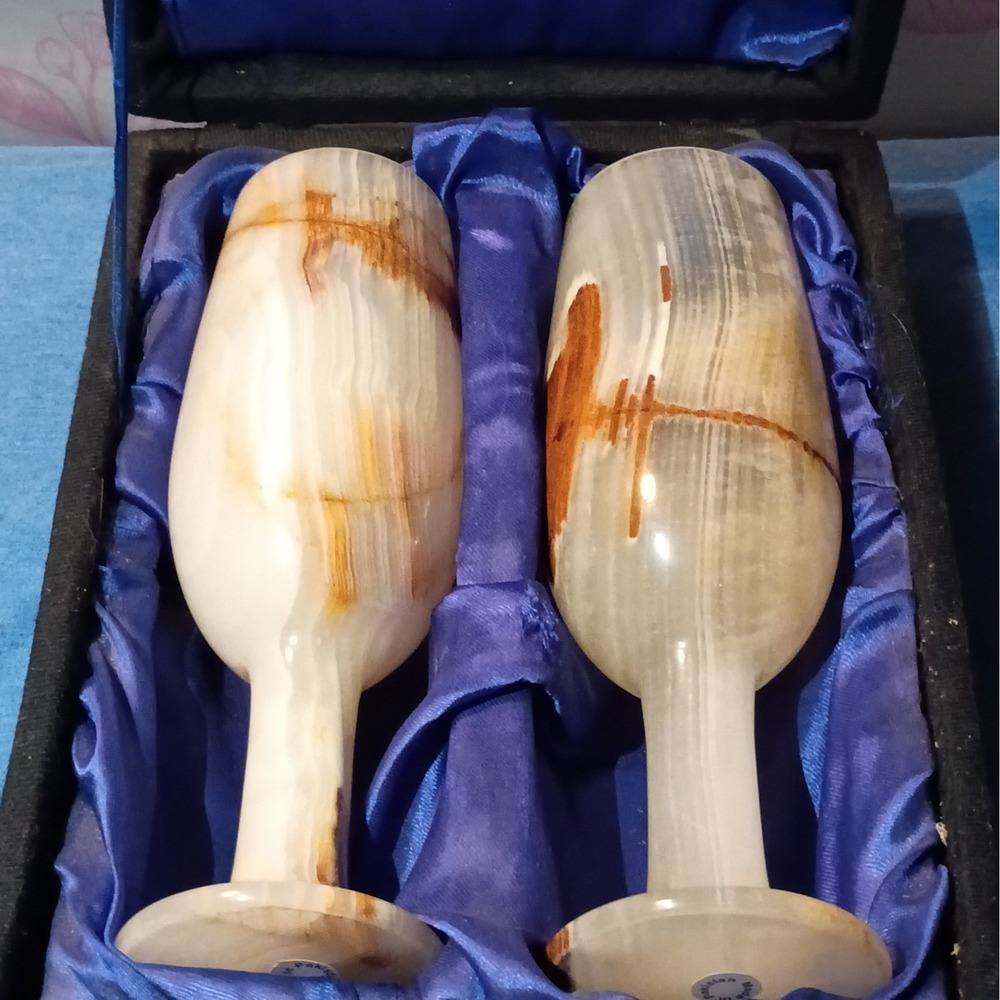 Hand Carved Alabaster Goblets From Pakistan Set of 2 w/ Satin Box - Picture 3 of 16